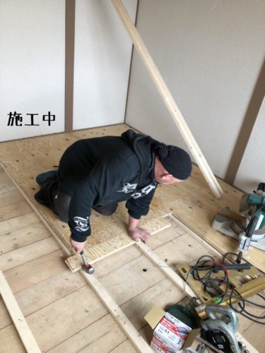 1554725557082-375x500