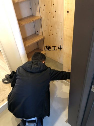 1551524031360-375x500