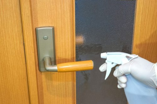 ドアノブアルコール消毒画像-500x333