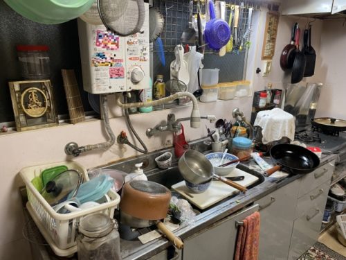 孤独死、事故物件、キッチン-500x375
